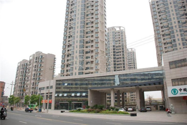 南昌市青云明珠小區(qū)面積18萬方（小區(qū)），2017年榮獲南昌市示范小區(qū)榮